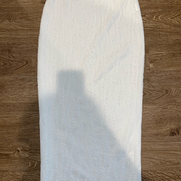 ❌ sold 💛bundle for $9- White two set - Picture 3 of 4